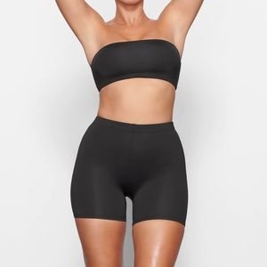Skims SIGNATURE SWIM MID WAIST SHORT SMALL